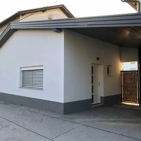 럭셔리 스튜디오 아파트먼트 *